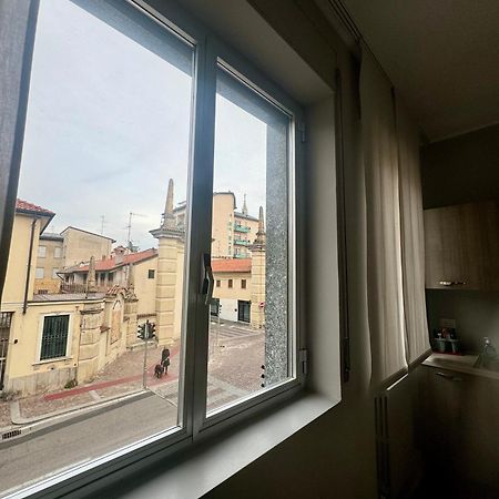 Casa Tito - Accogliente Monolocale A Due Passi Dalla Stazione تشيزانو ماديرنو المظهر الخارجي الصورة